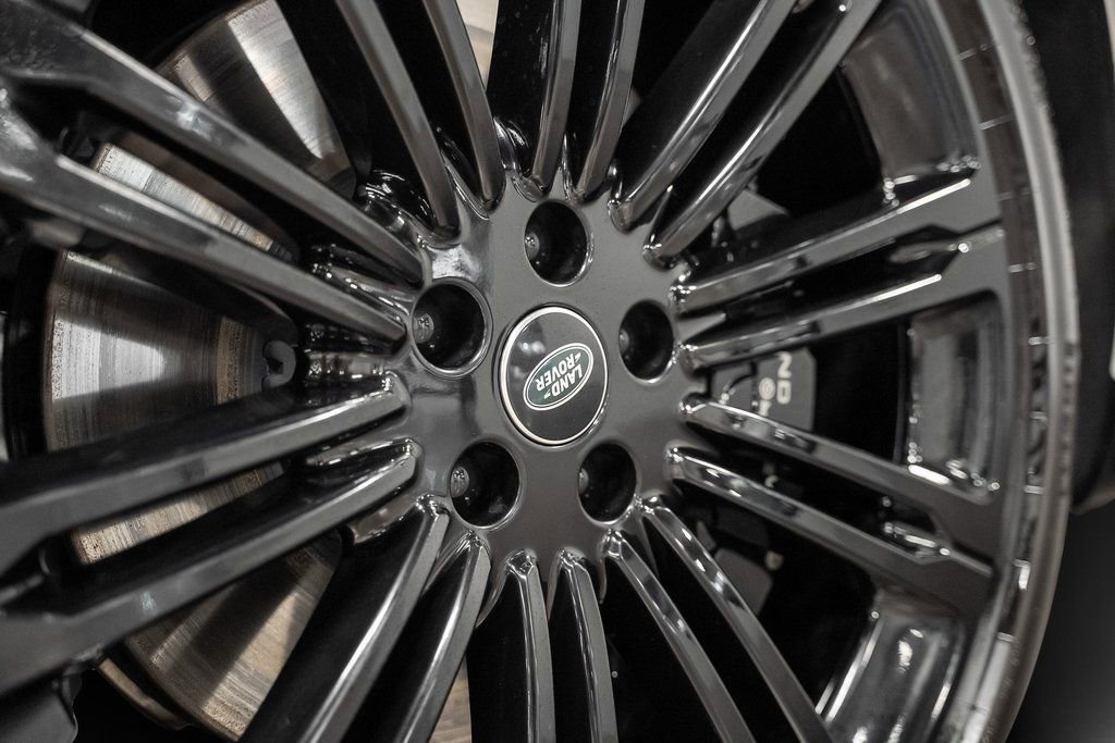 Used 2025 Land Rover Range Rover SE image 6