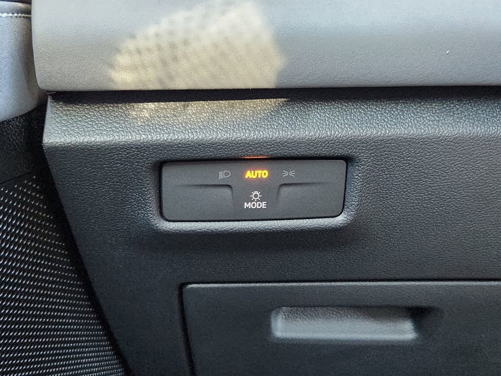 New 2026 Volkswagen Tiguan SE image 11