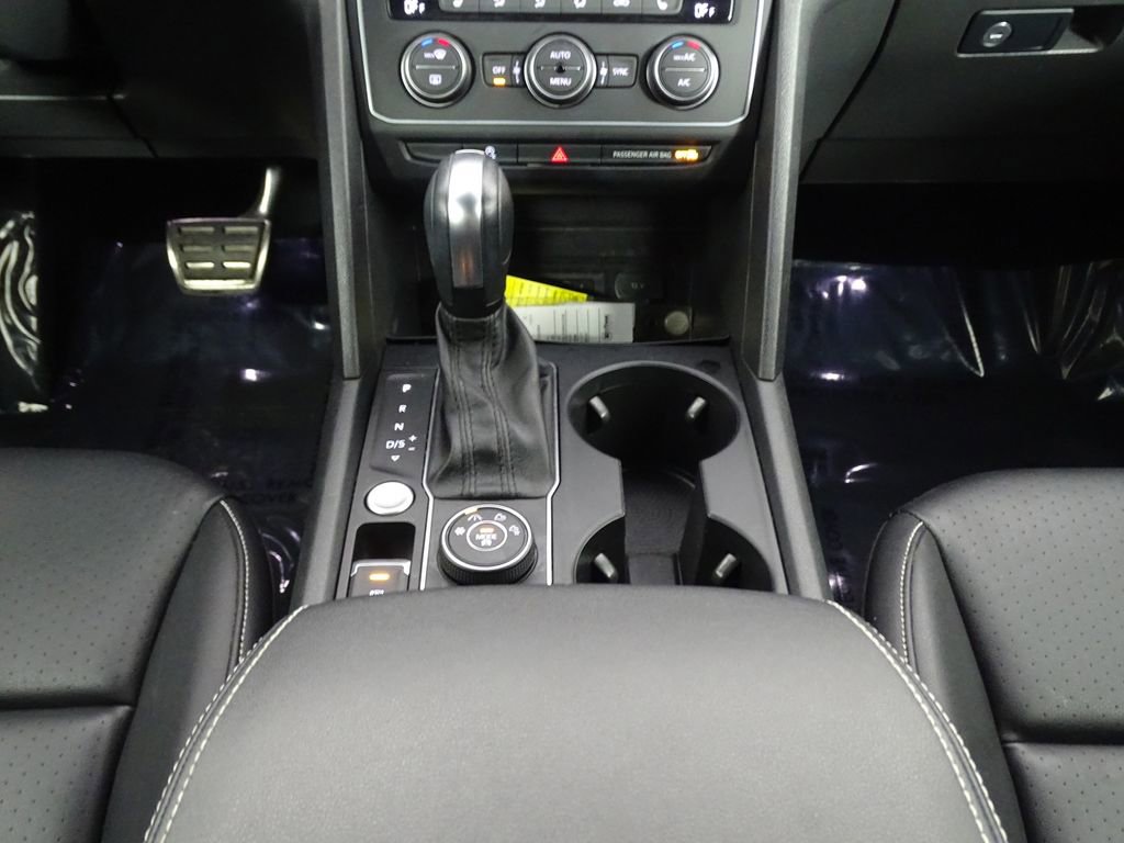 Used 2020 Volkswagen Atlas Cross Sport SE w/ Towing Package image 34