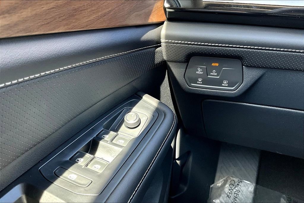New 2026 Volkswagen Atlas SE image 16