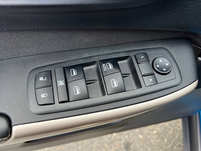 Used 2018 Jeep Cherokee Latitude w/ Altitude Package AWD/4WD image 12