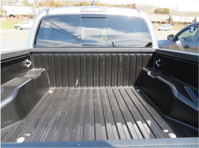 Used 2023 Toyota Tacoma TRD Off-Road w/ Technology Package AWD/4WD image 3