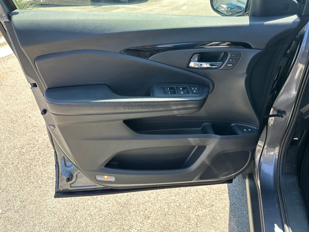 Used 2019 Honda Pilot Touring image 16
