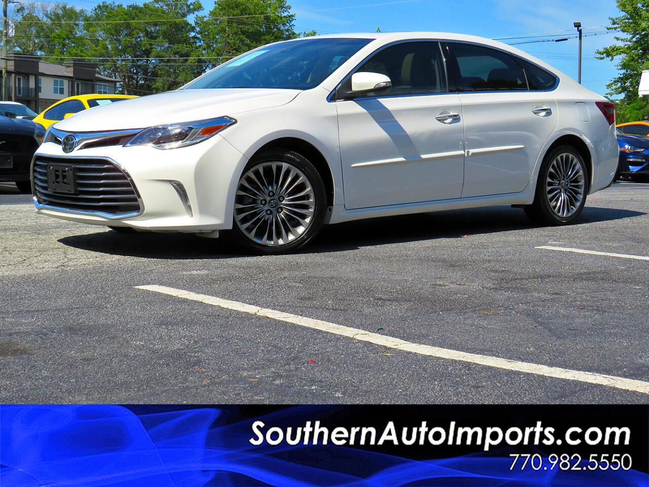Used 2017 Toyota Avalon Limited image 1