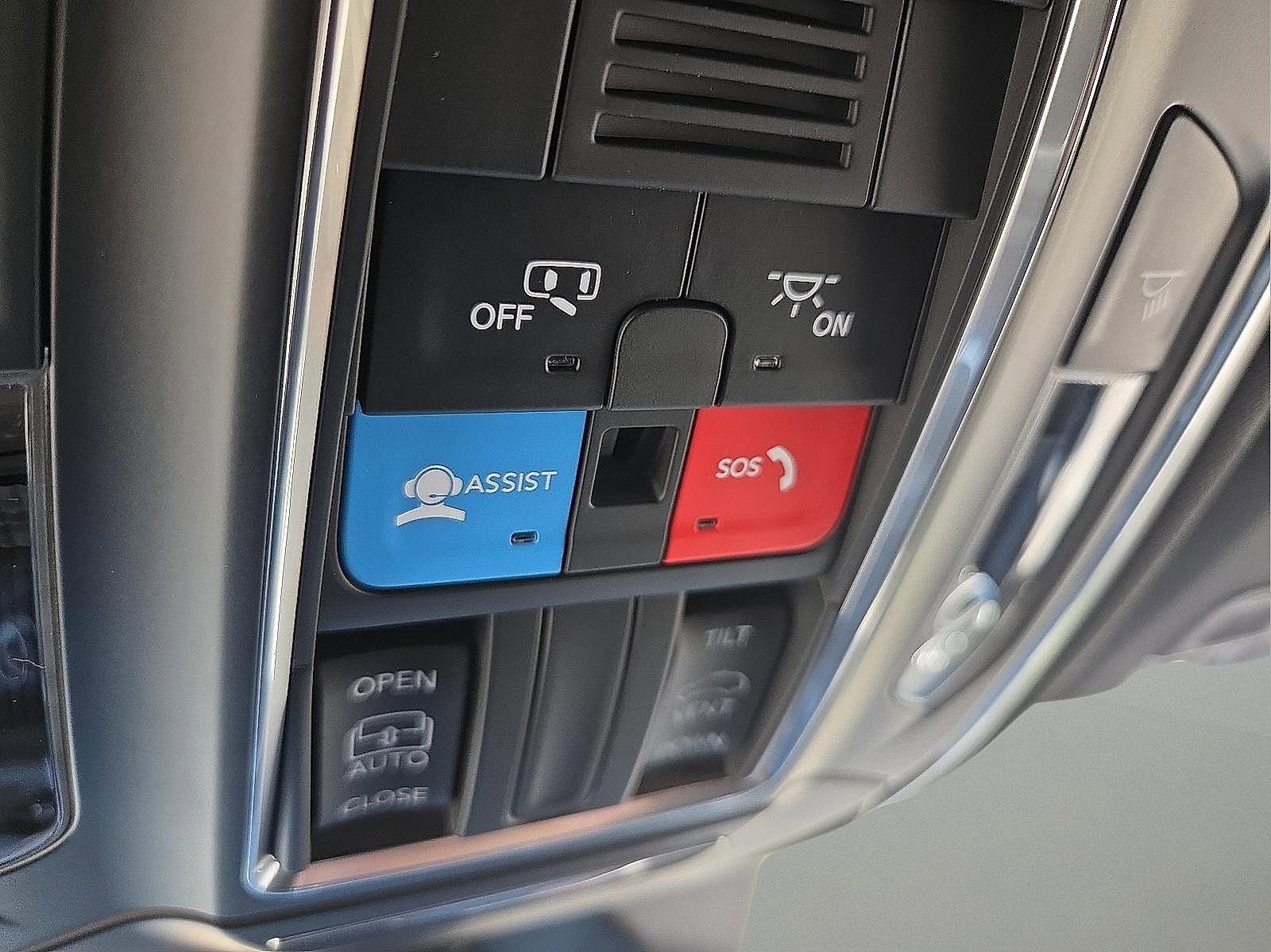 Used 2025 Jeep Grand Cherokee L Laredo image 21