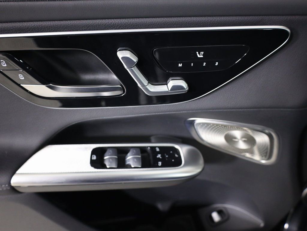 Used 2026 Mercedes-Benz GLC 300 4MATIC image 11