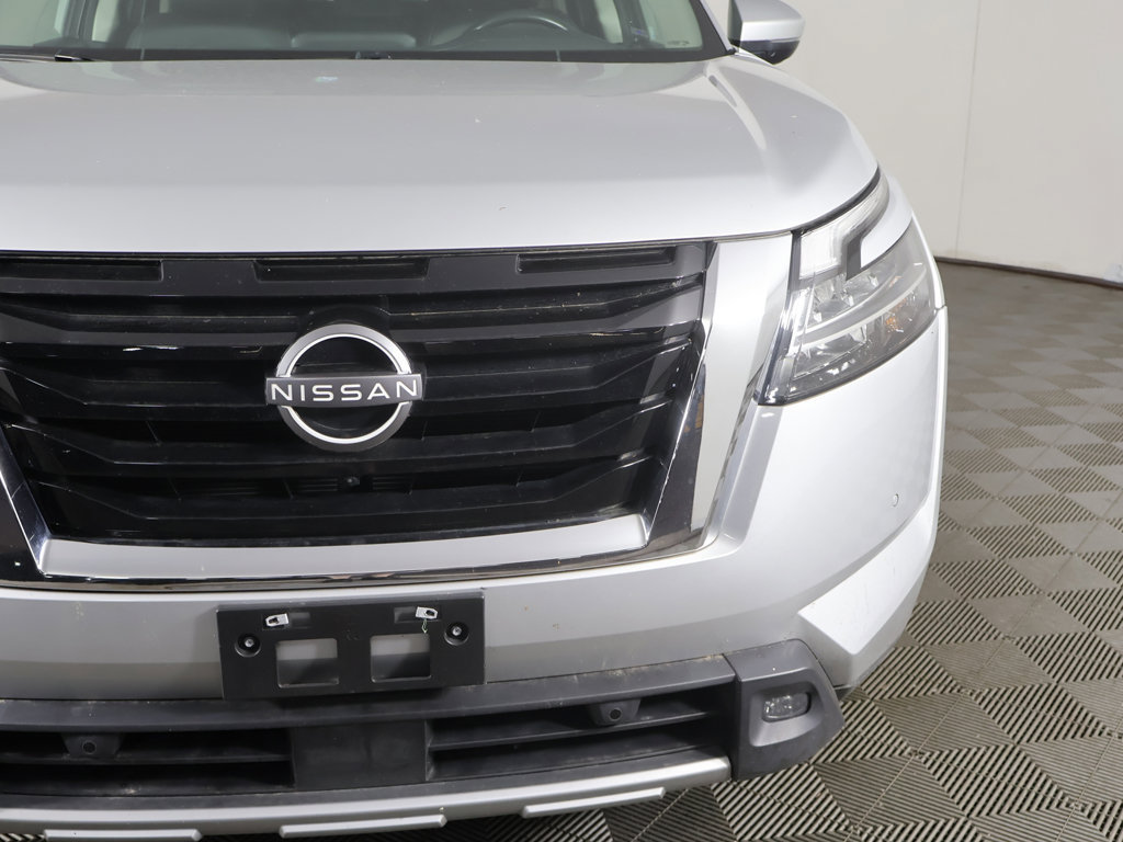 Used 2023 Nissan Pathfinder SL AWD/4WD image 16