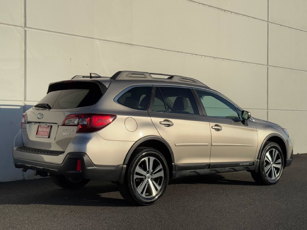 Used 2018 Subaru Outback 3.6R Limited AWD/4WD image 7