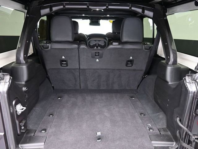 Used 2025 Jeep Wrangler Sahara image 36