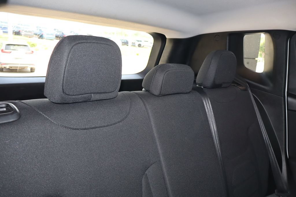Used 2019 Jeep Renegade Latitude FWD image 39