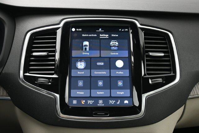 Used 2024 Volvo XC90 B5 Plus w/ Protection Package Premier AWD/4WD image 16