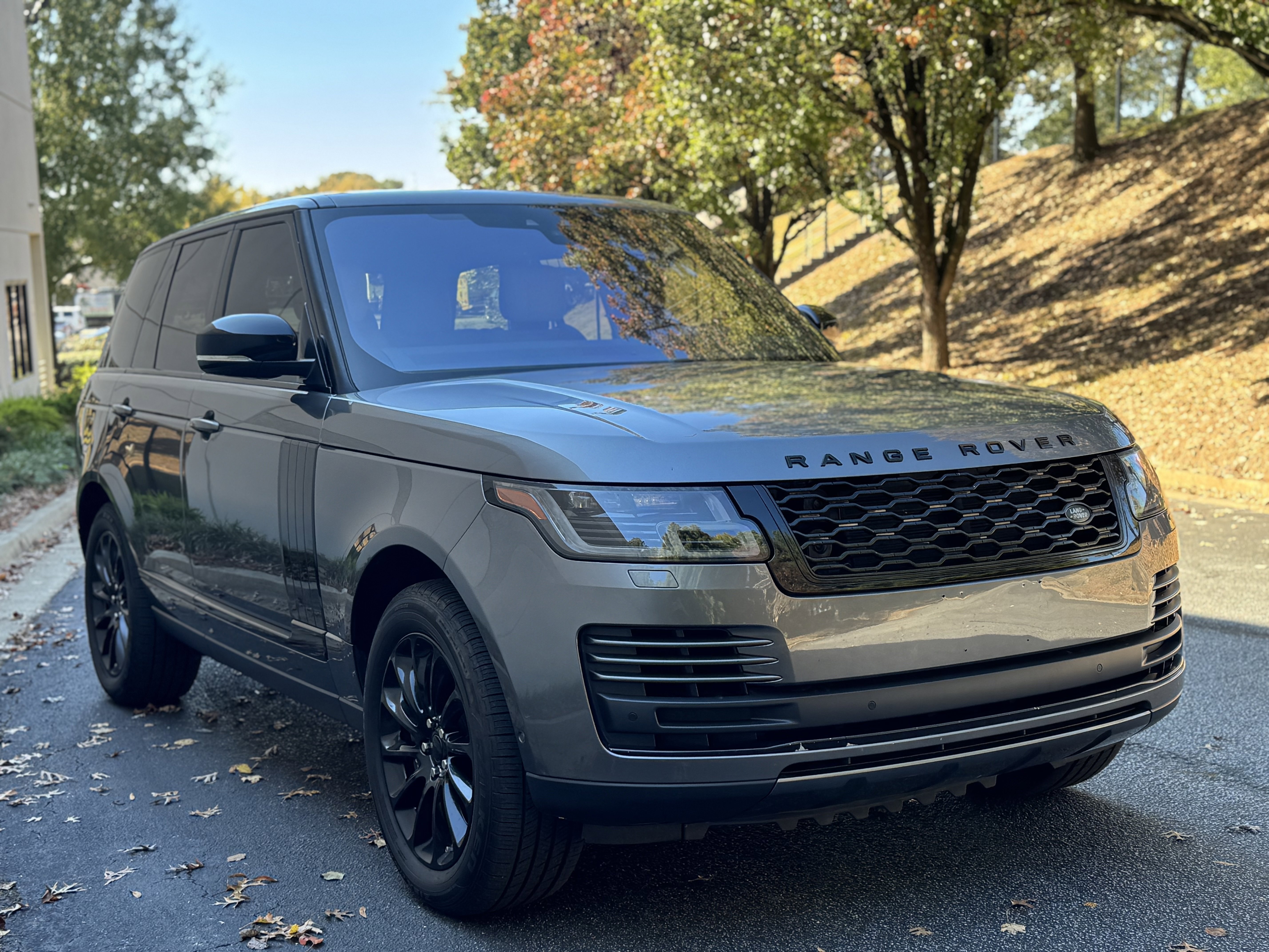 Used 2018 Land Rover Range Rover HSE image 6