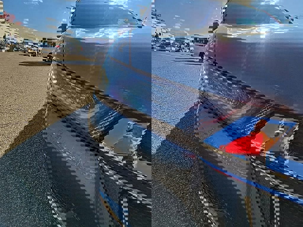 Used 2023 Chevrolet Traverse LT image 40