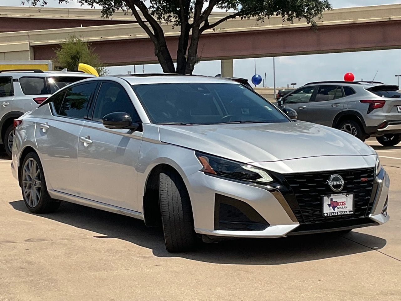 Used 2024 Nissan Altima 2.0 SR FWD image 3