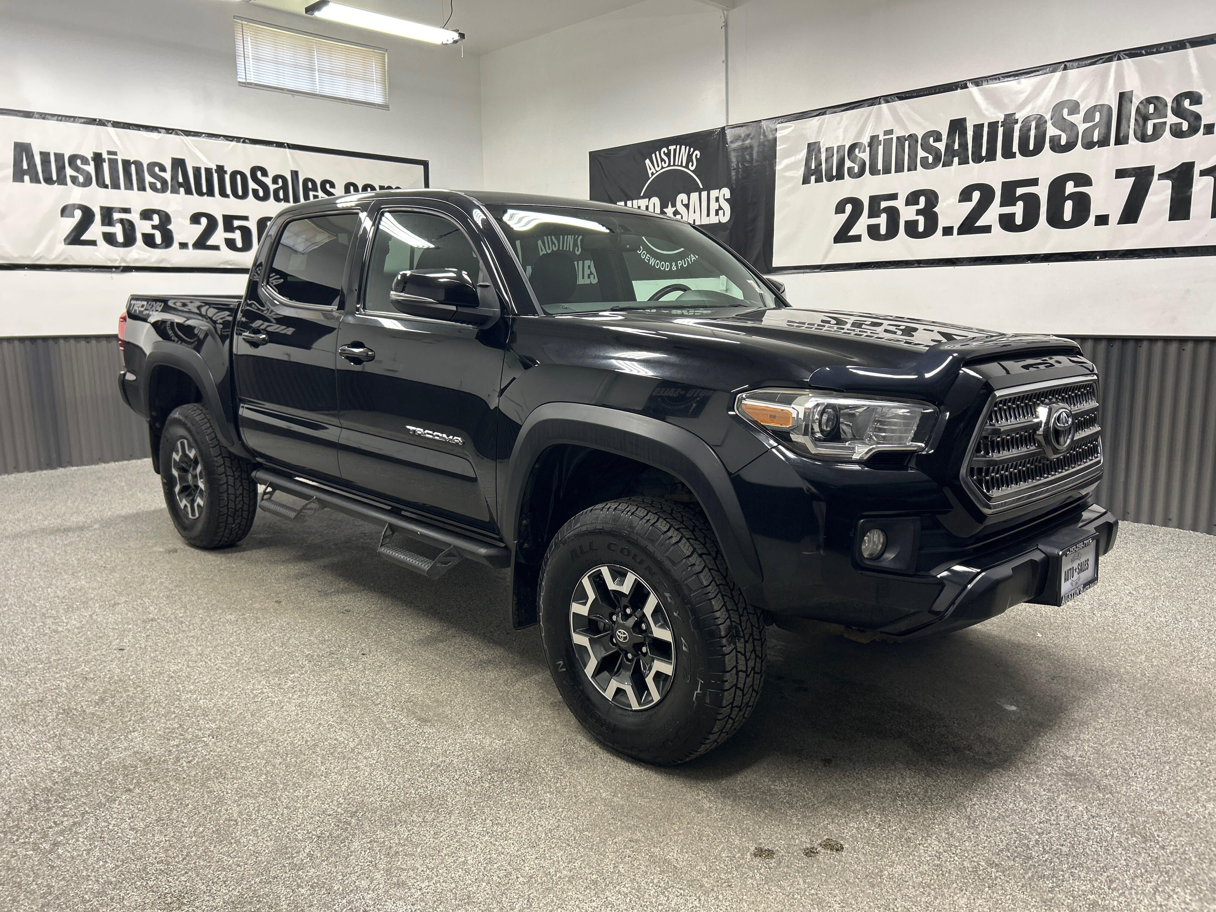 Used 2017 Toyota Tacoma TRD Off-Road w/ Premium & Technology Package AWD/4WD image 1