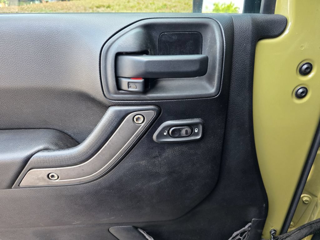 Used 2013 Jeep Wrangler Unlimited Sport AWD/4WD image 15
