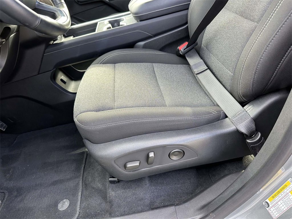 Used 2025 GMC Acadia Elevation image 17