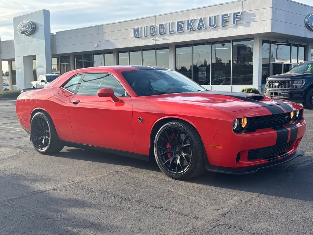 Used 2016 Dodge Challenger SRT Hellcat RWD image 1