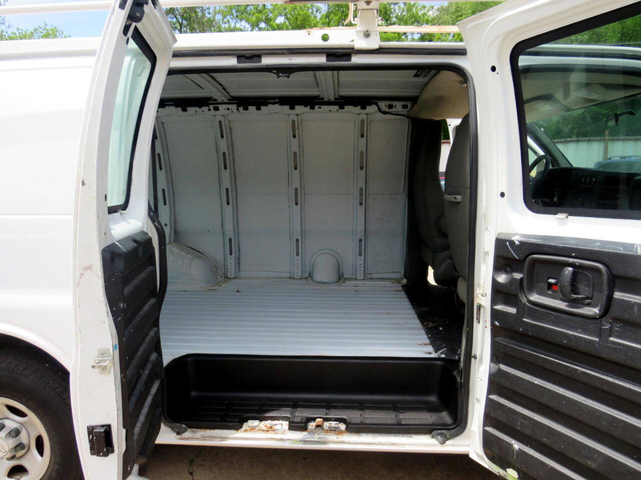 Used 2008 Chevrolet Express 1500 image 19