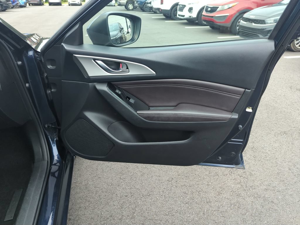 Used 2017 MAZDA MAZDA3 Touring FWD image 32