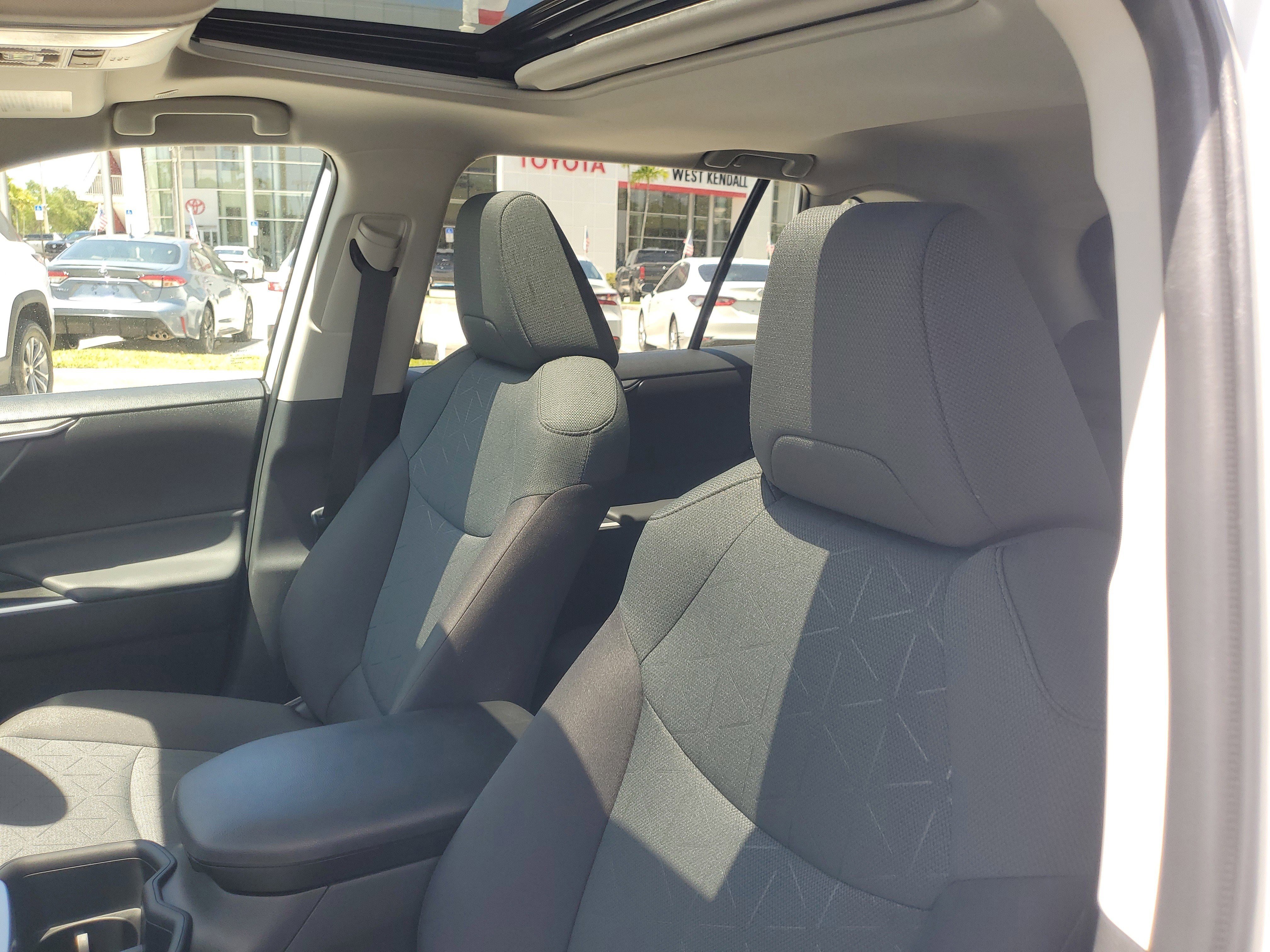 Used 2025 Toyota RAV4 XLE w/ Convenience Package FWD image 18