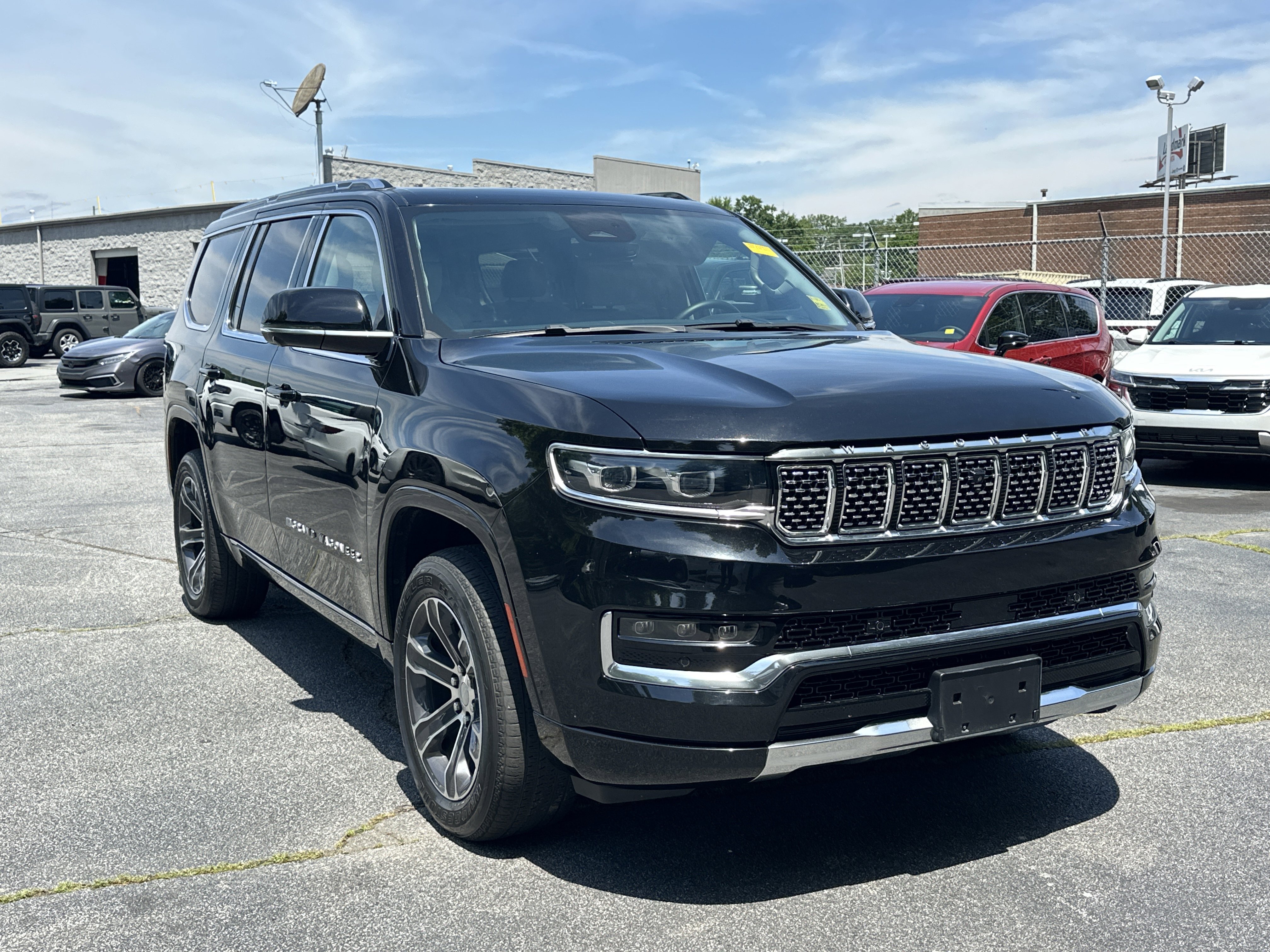 Used 2022 Jeep Grand Wagoneer Series I w/ Flexible Seating Group AWD/4WD image 2