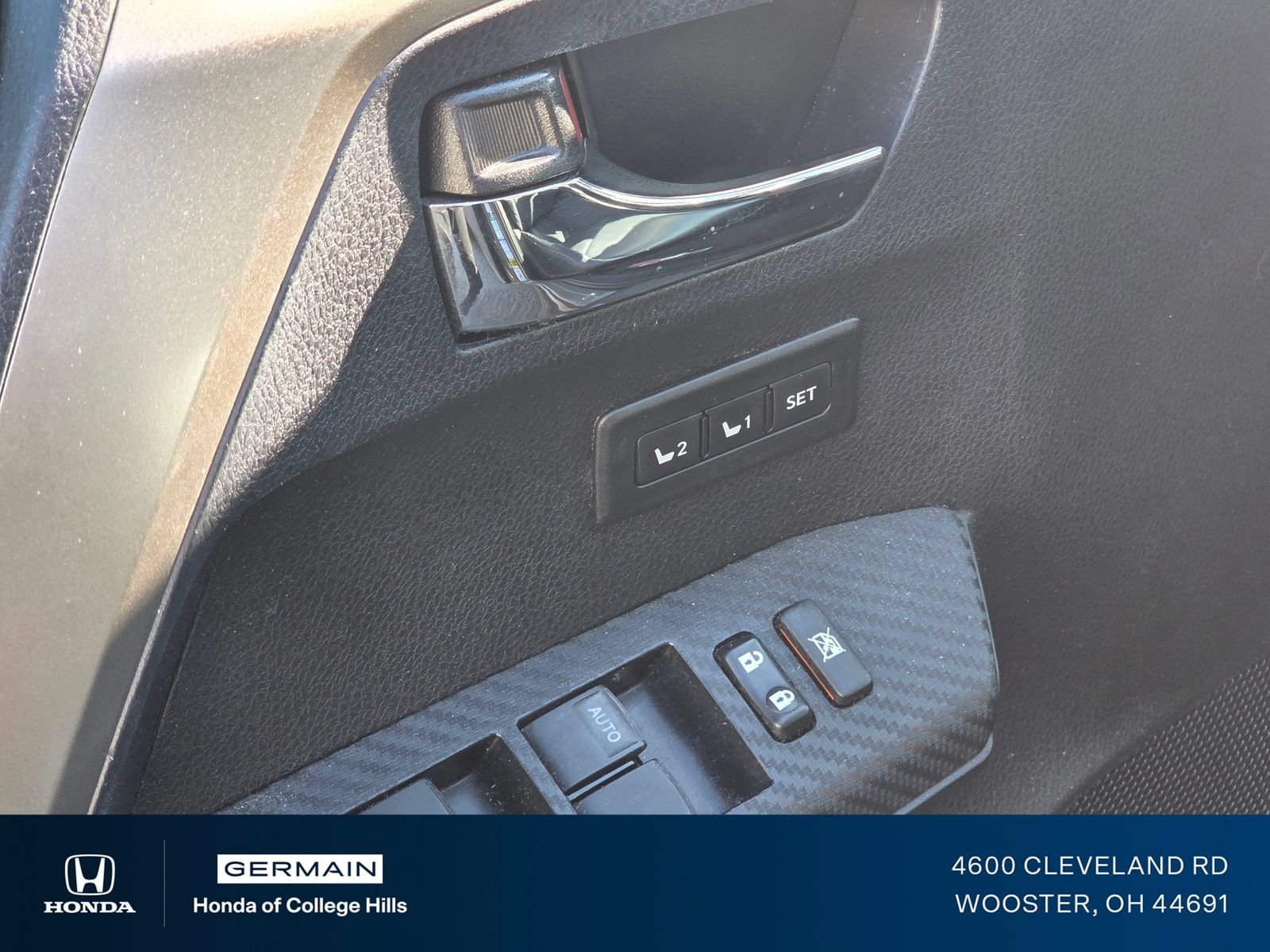 Used 2015 Toyota RAV4 Limited AWD/4WD image 30