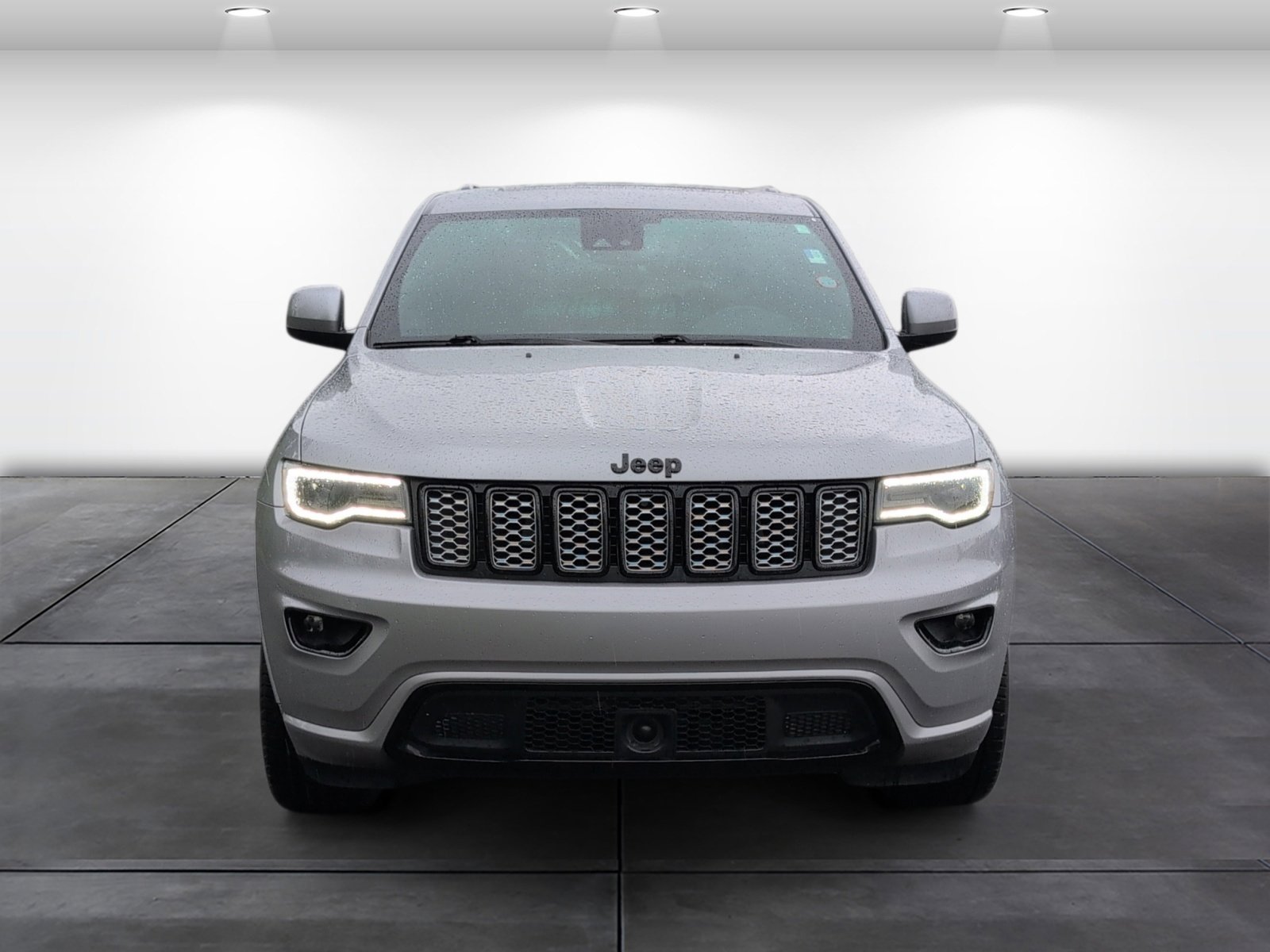 Used 2020 Jeep Grand Cherokee Altitude RWD image 4