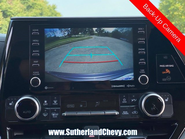Used 2022 Toyota Highlander XLE AWD/4WD image 30