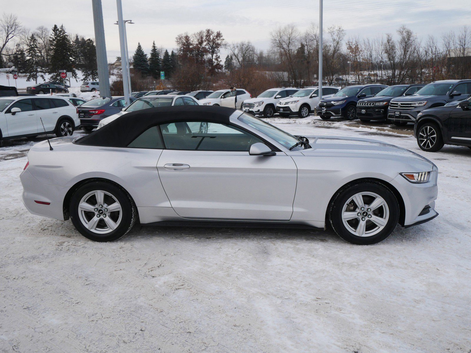 Used 2016 Ford Mustang Convertible image 8