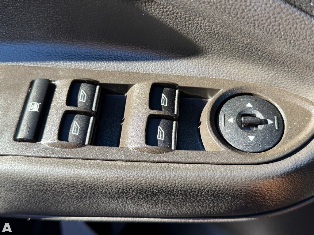 Used 2018 Ford Escape SE w/ SE Sport Appearance Package FWD image 6