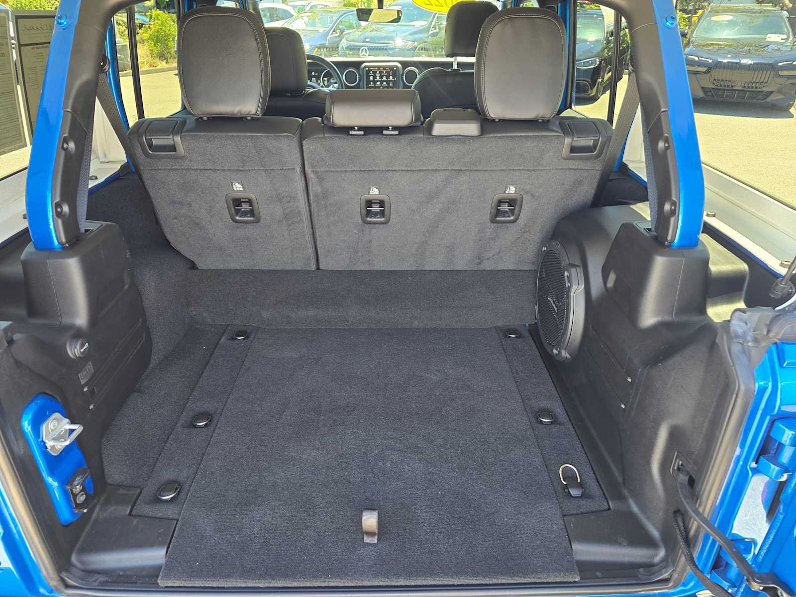 Used 2022 Jeep Wrangler Unlimited Sahara AWD/4WD image 14