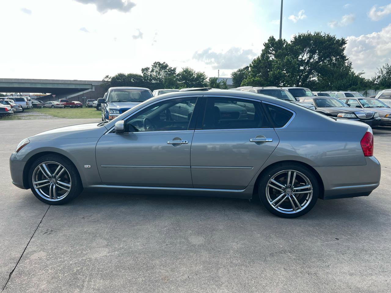 Used 2007 INFINITI M45 Sport w/ Technology Pkg RWD image 4