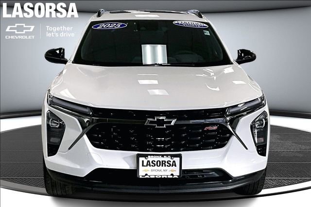 Certified 2025 Chevrolet Trax RS w/ Sunroof Package FWD image 3