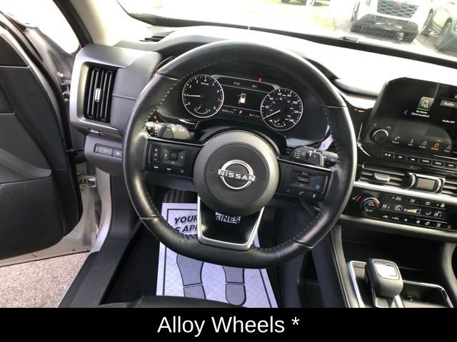 Used 2022 Nissan Pathfinder SL image 15