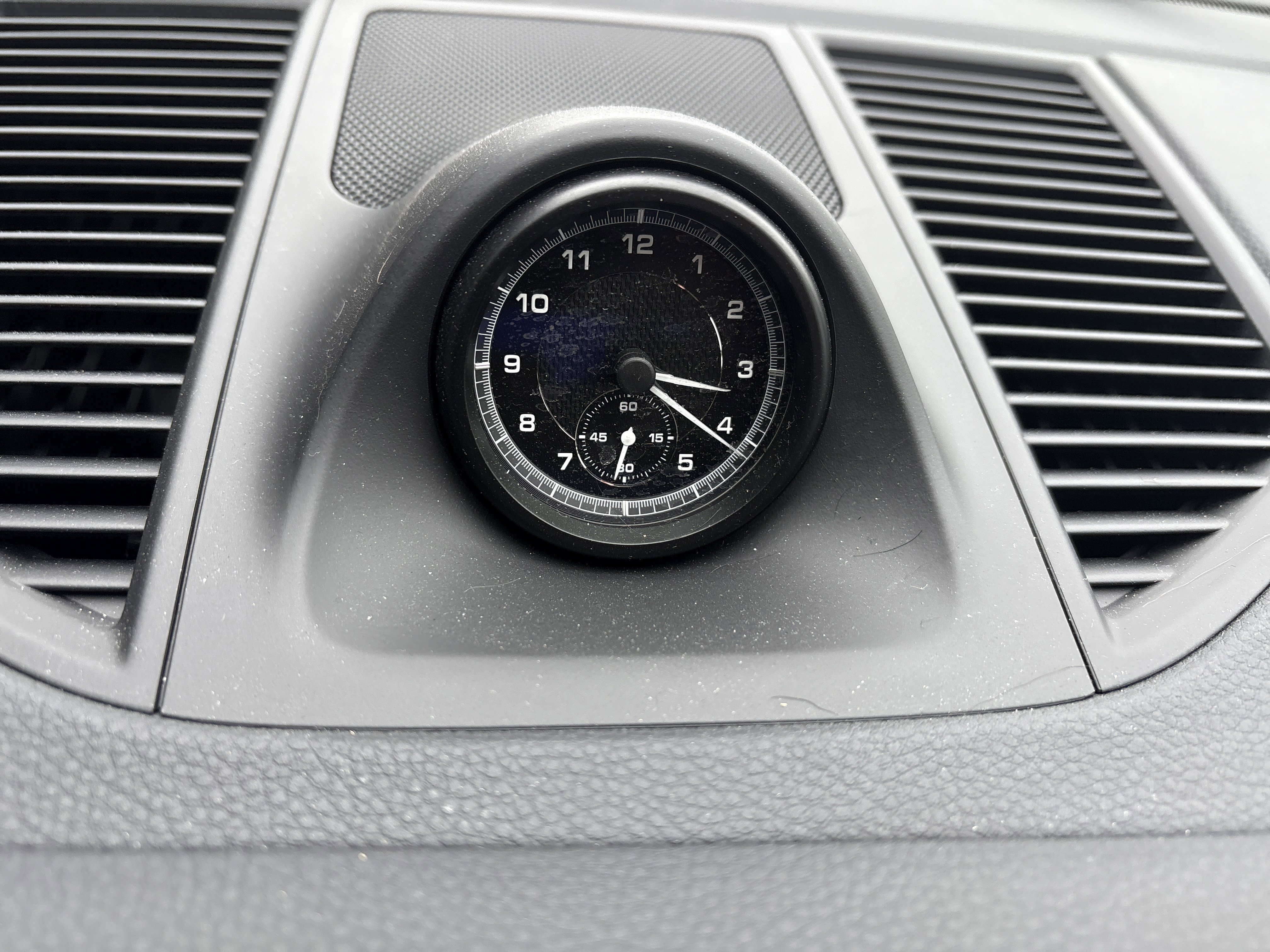 Certified 2025 Porsche Macan image 24