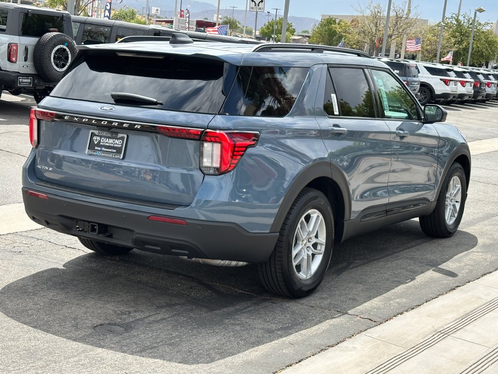 New 2026 Ford Explorer Active RWD image 7