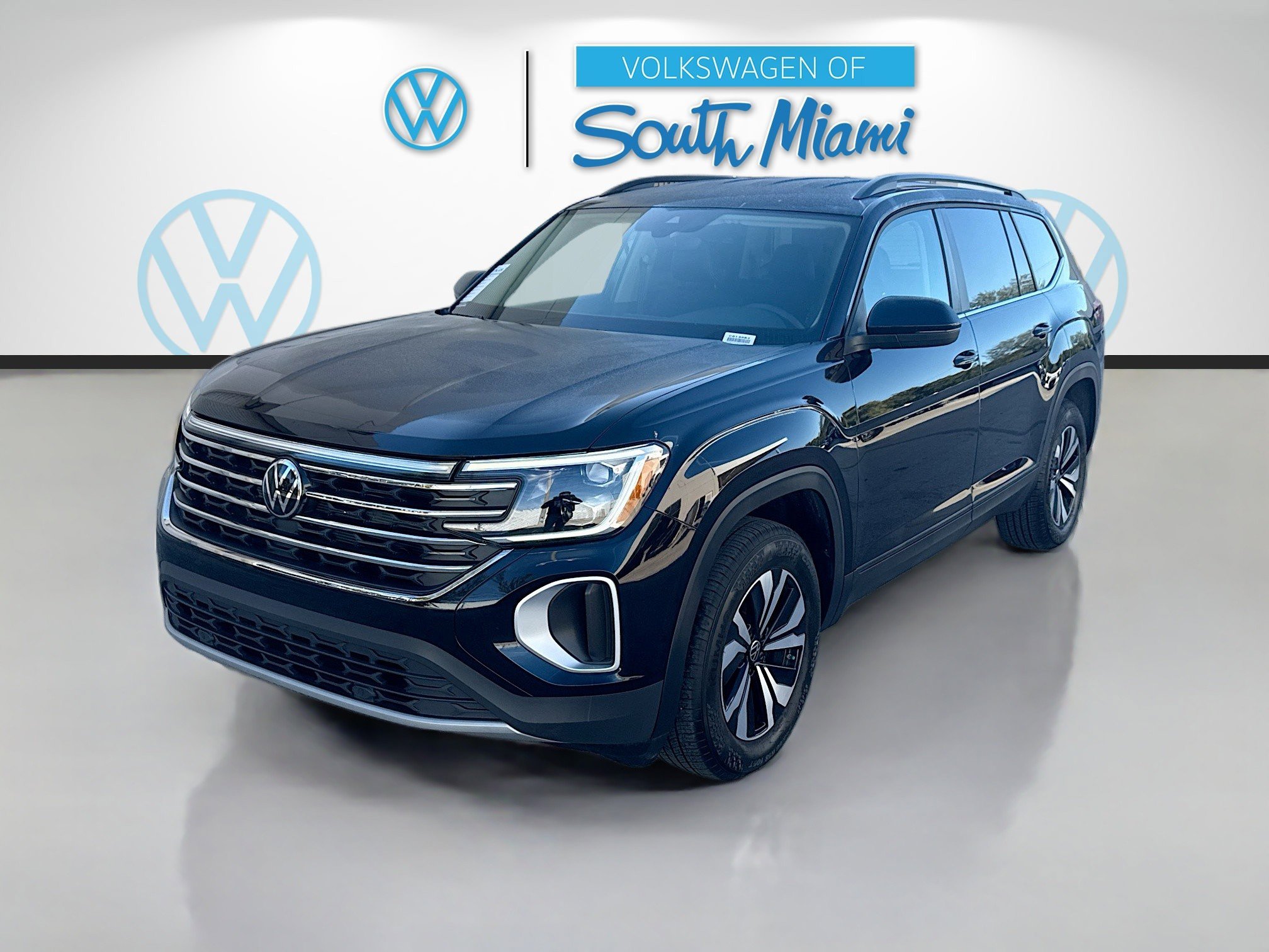 Certified 2025 Volkswagen Atlas SE image 3