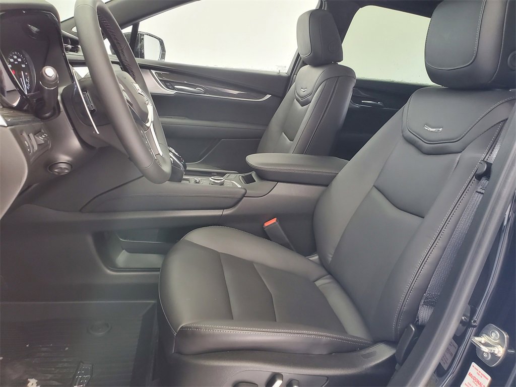 New 2026 Cadillac XT5 Sportv w/ LPO, Onyx Lite Package image 7