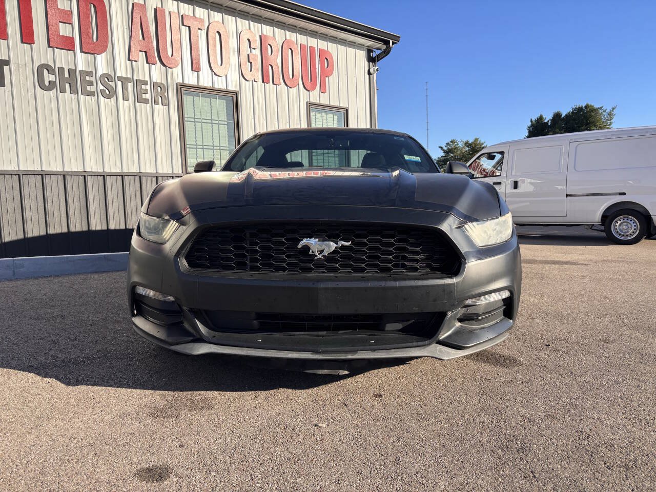 Used 2017 Ford Mustang Coupe RWD image 3