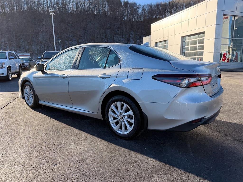 Used 2022 Toyota Camry LE image 6