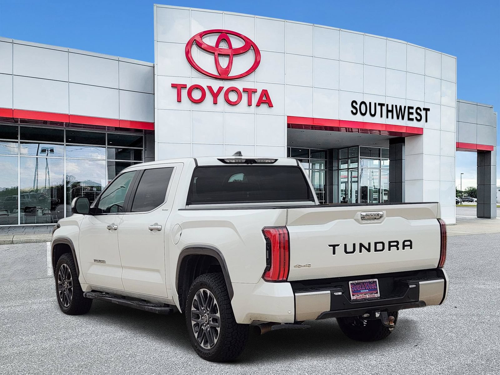 Used 2024 Toyota Tundra Limited AWD/4WD image 4