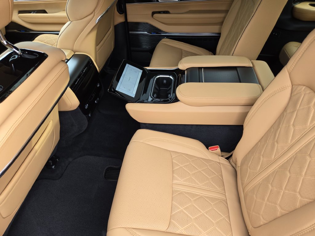 New 2026 Jeep Grand Wagoneer L Summit AWD/4WD image 19