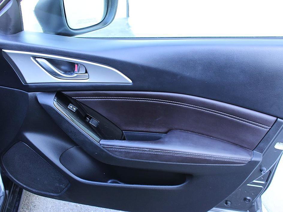 Used 2017 MAZDA MAZDA3 Touring FWD image 21