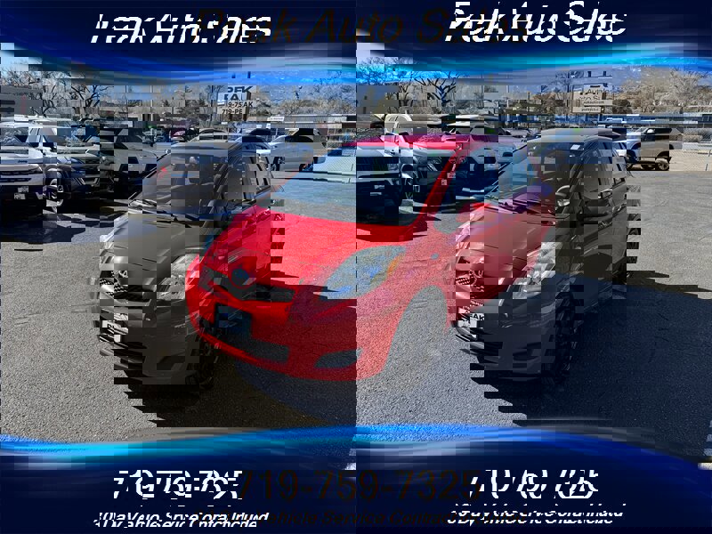 Used 2010 Toyota Yaris 4-Door Hatchback image 3