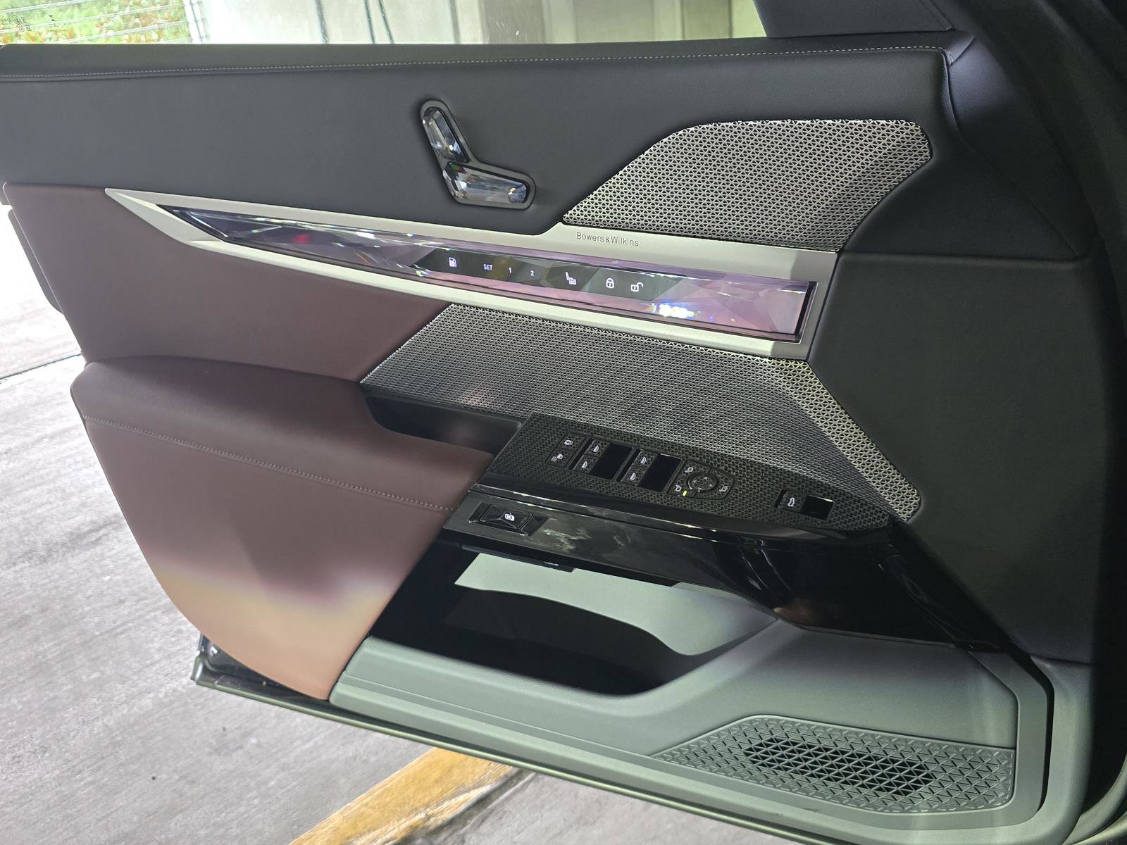 New 2025 BMW 750e xDrive w/ Premium Package image 13