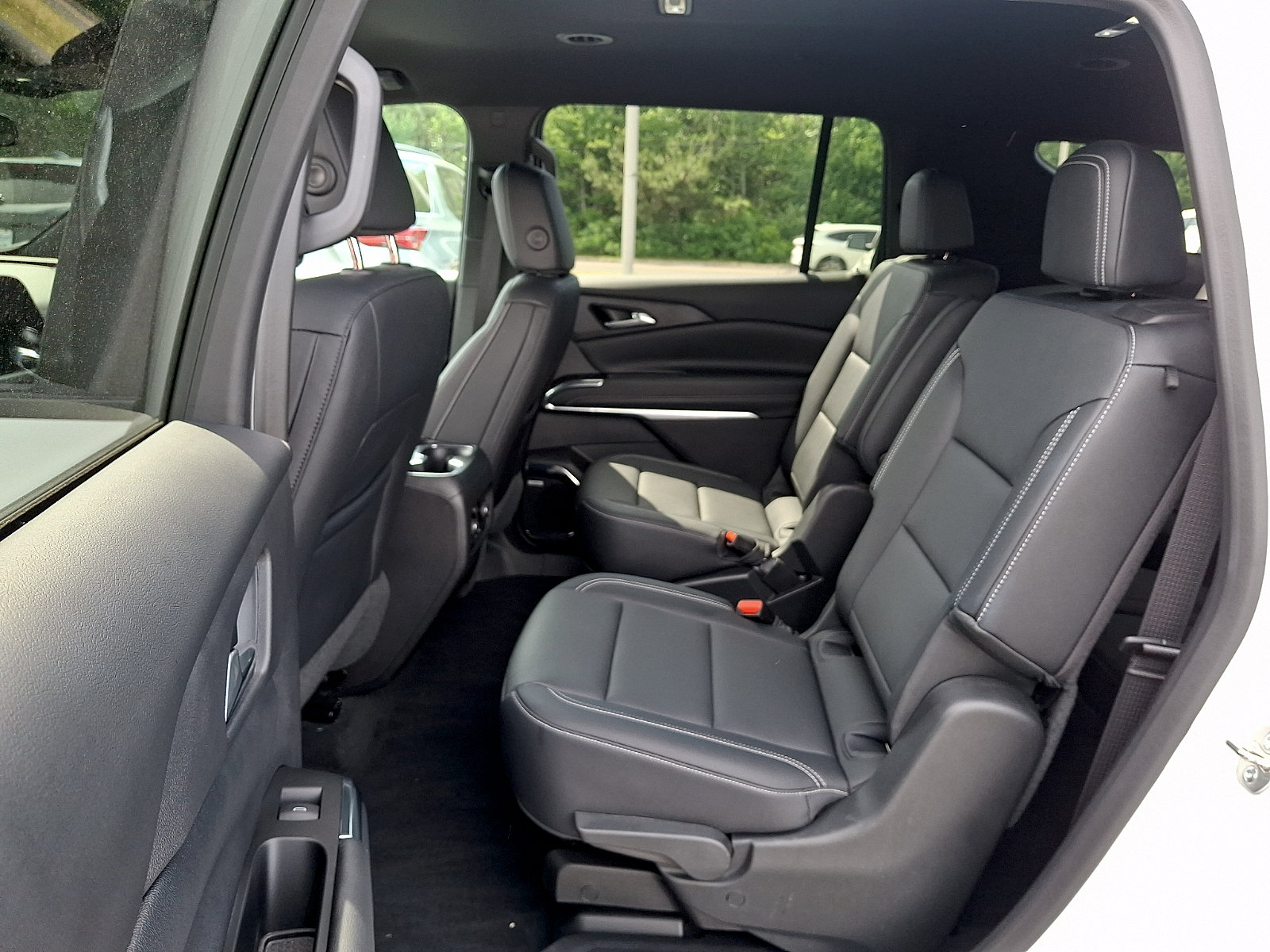 Used 2025 Chevrolet Traverse LT w/ Enhanced Driving Package FWD image 11