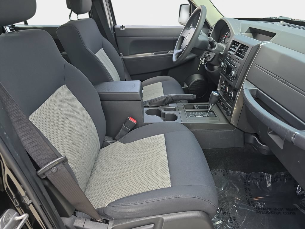 Used 2010 Jeep Liberty Sport RWD image 12