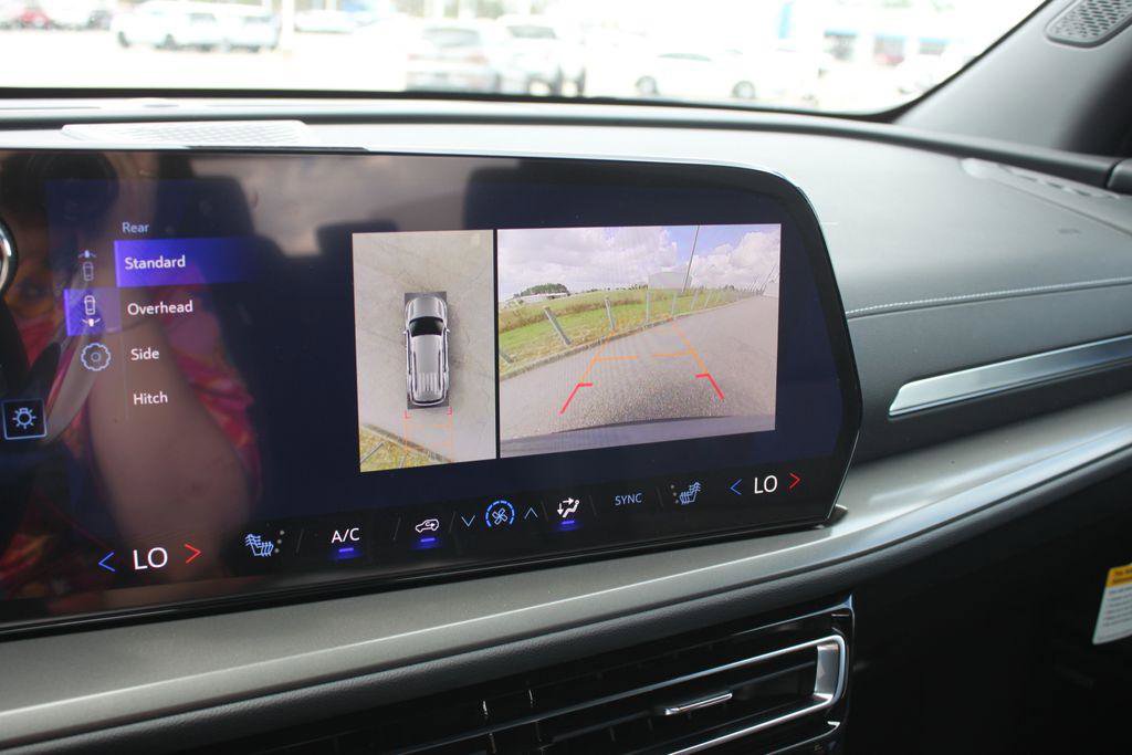 New 2026 Chevrolet Traverse LT w/ Enhanced Driving Package FWD image 18