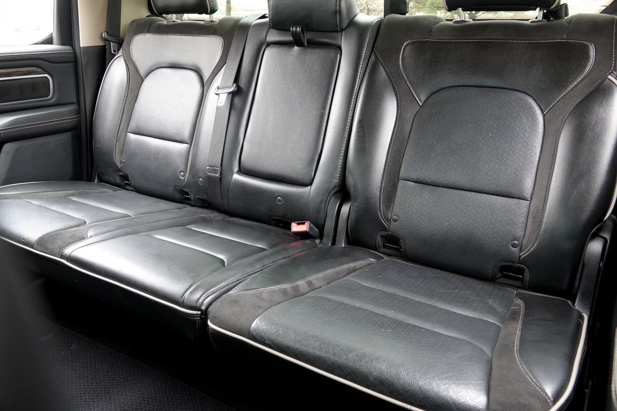 Used 2019 RAM 1500 Laramie AWD/4WD image 12